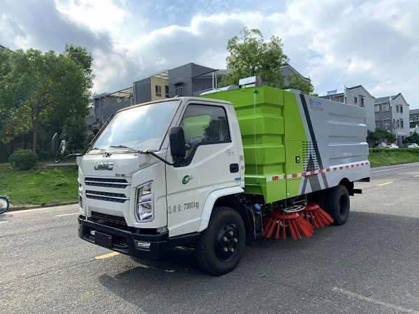 江铃5.5方扫路车