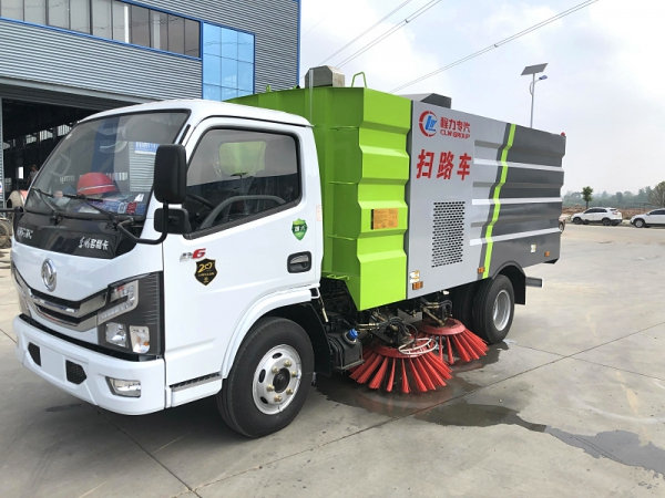 东风小多利卡5.5方扫路车
