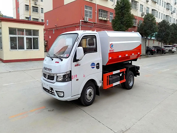 4方东风途逸挂桶垃圾车