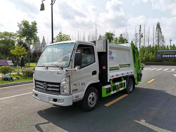 4方压缩垃圾车（凯马）