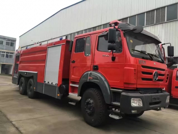 奔驰12吨水罐消防车