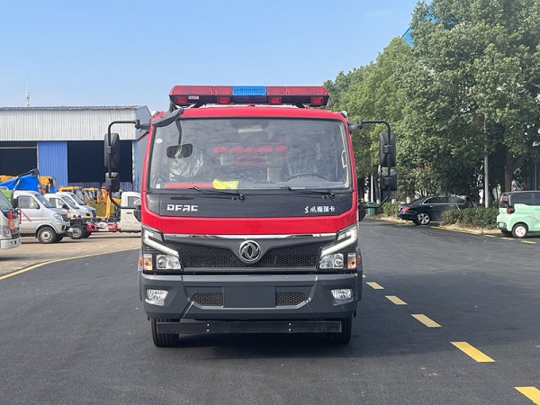 东风多利卡5吨泡沫消防车